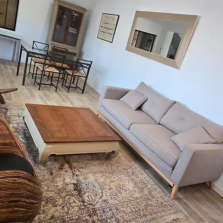 T6 Centre Apartment